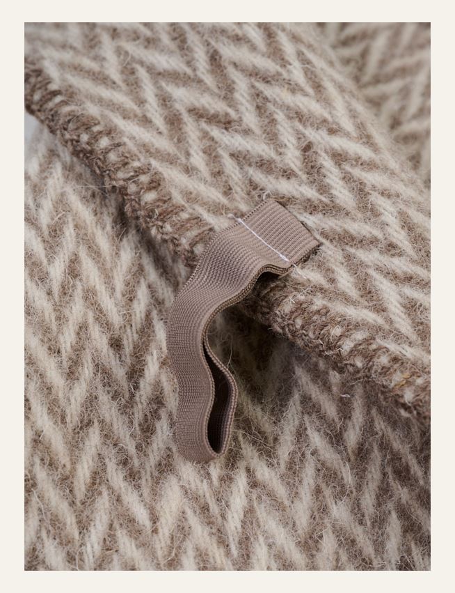 Istuinalusta moni taupe - 2