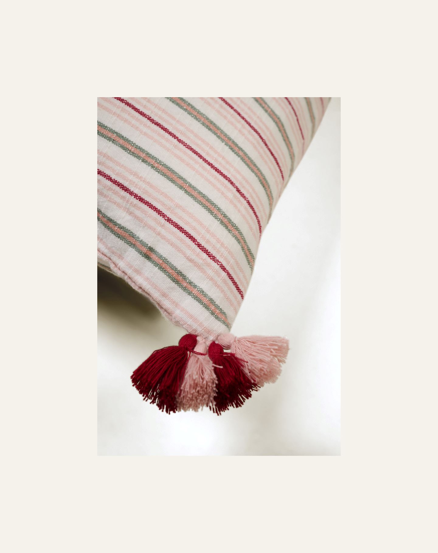 Koristetyyny moniväri - 2