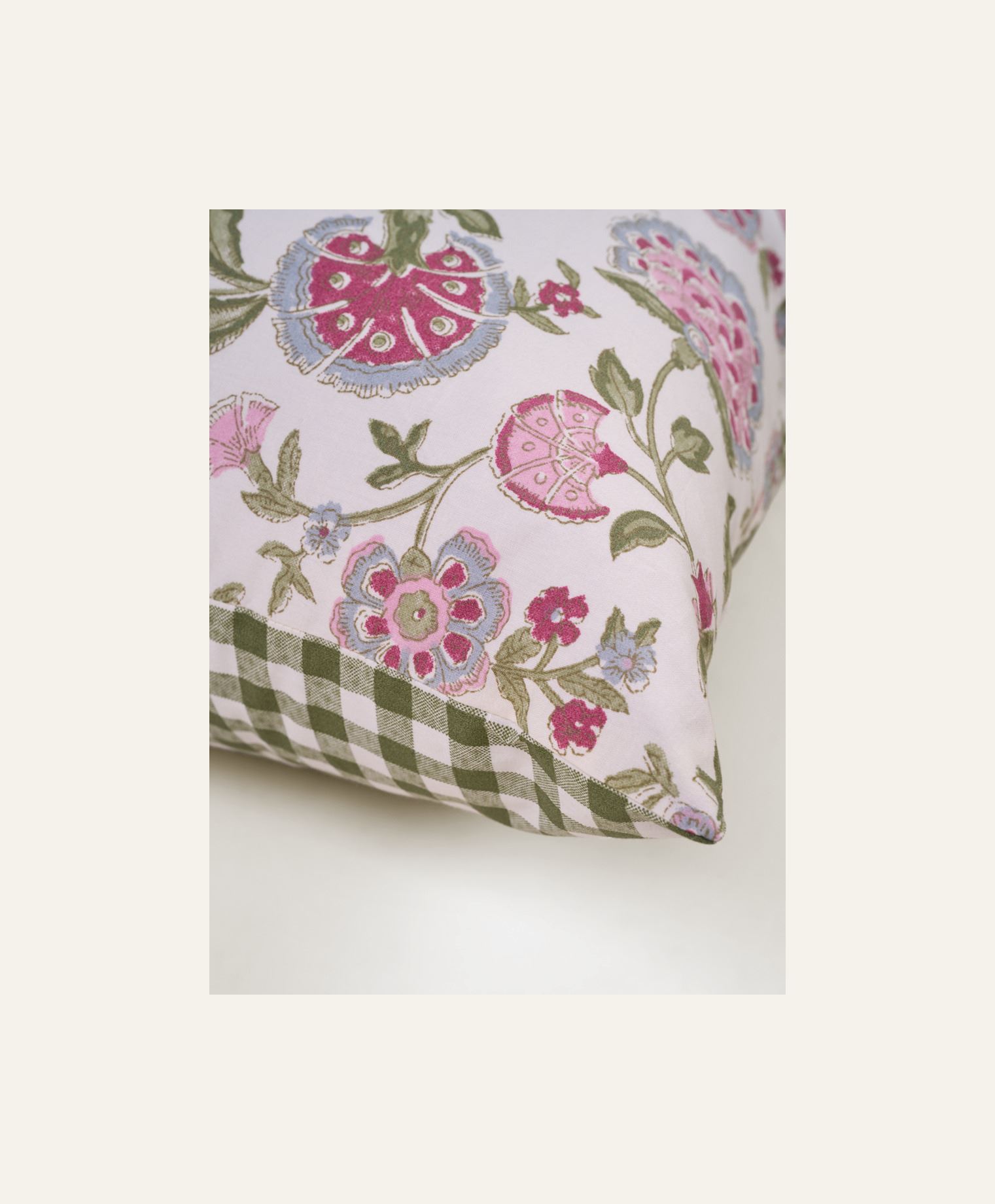 Koristetyyny moniväri - 2