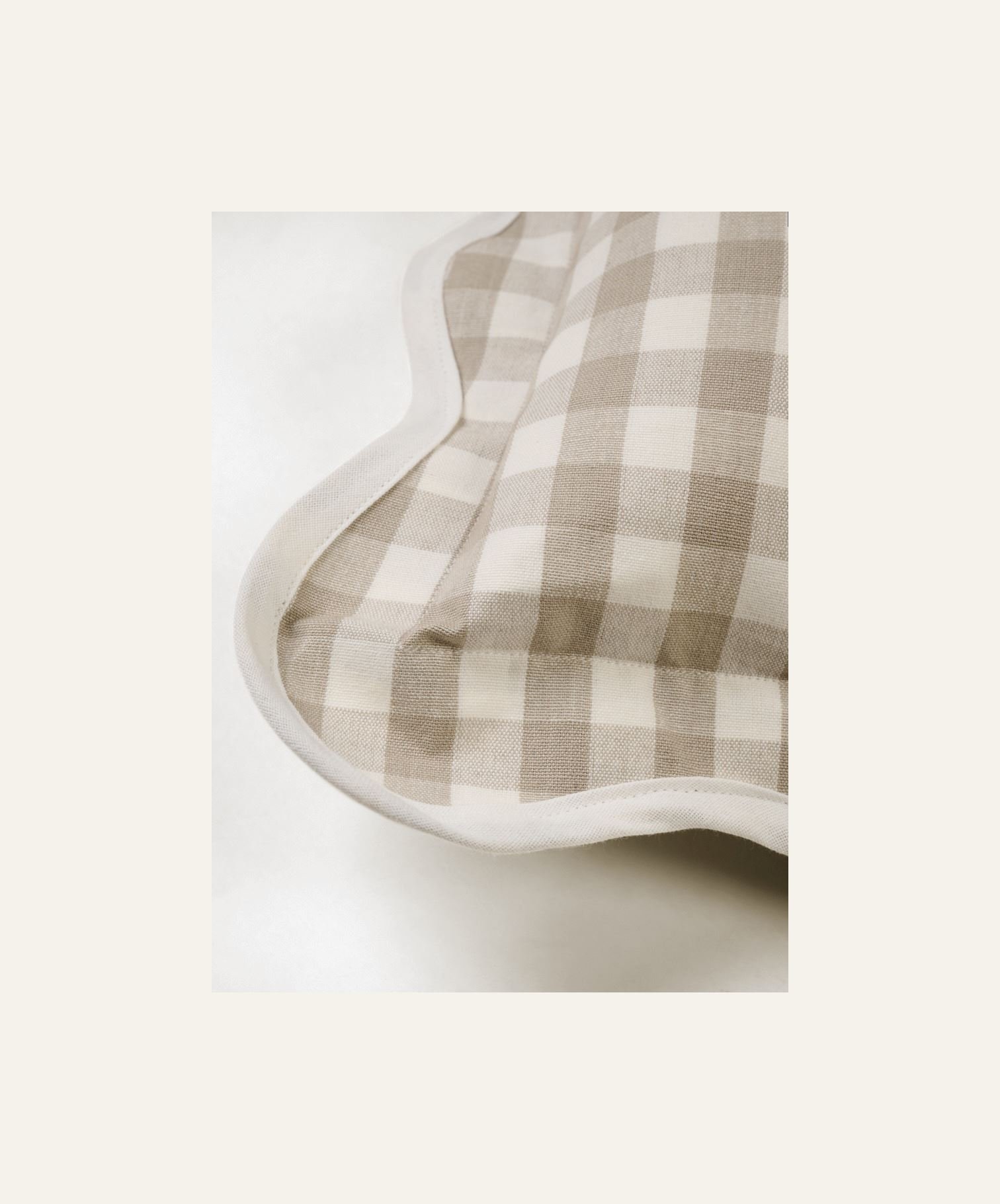 Koristetyyny beige - 2