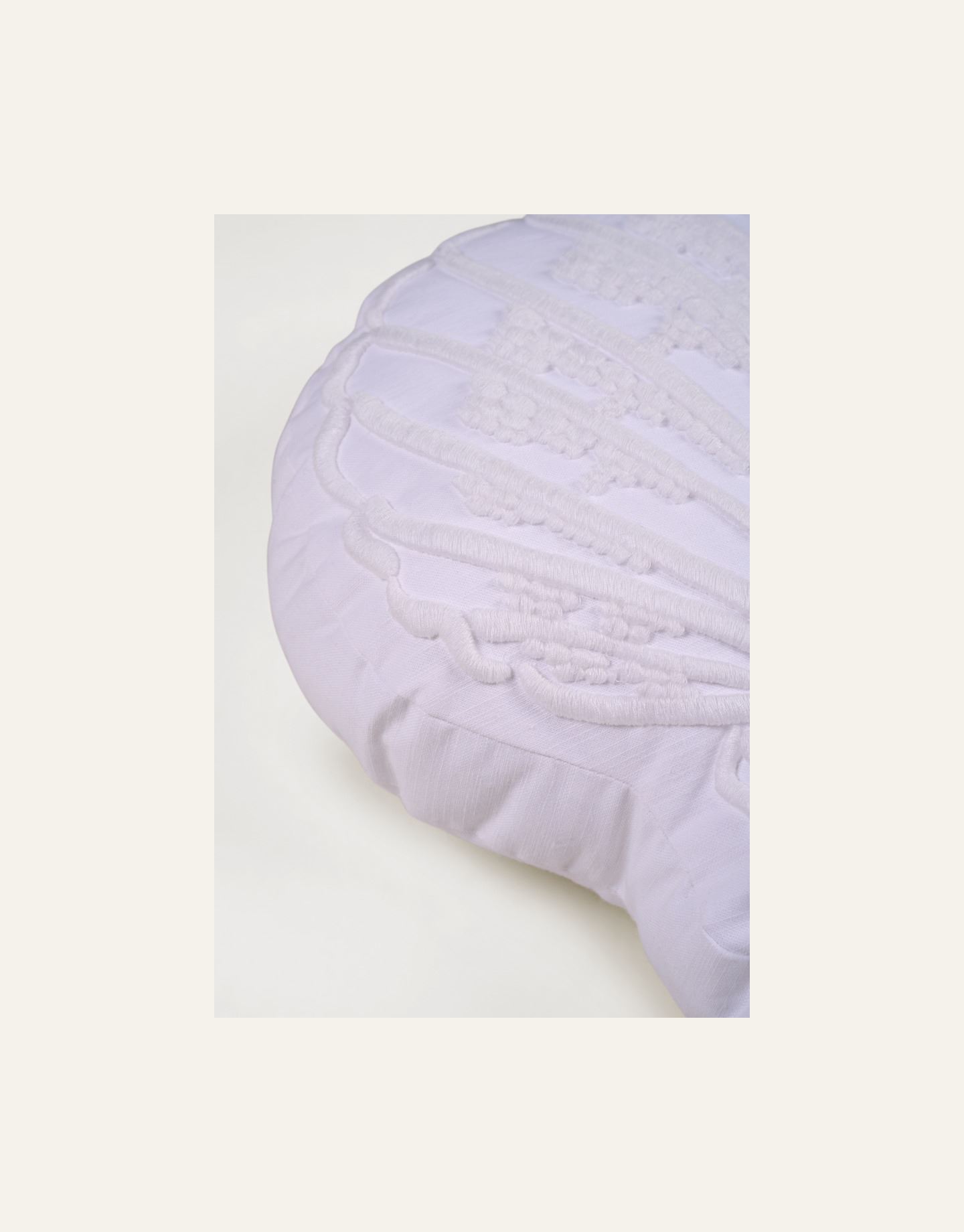 Koristetyyny valkoinen - 2