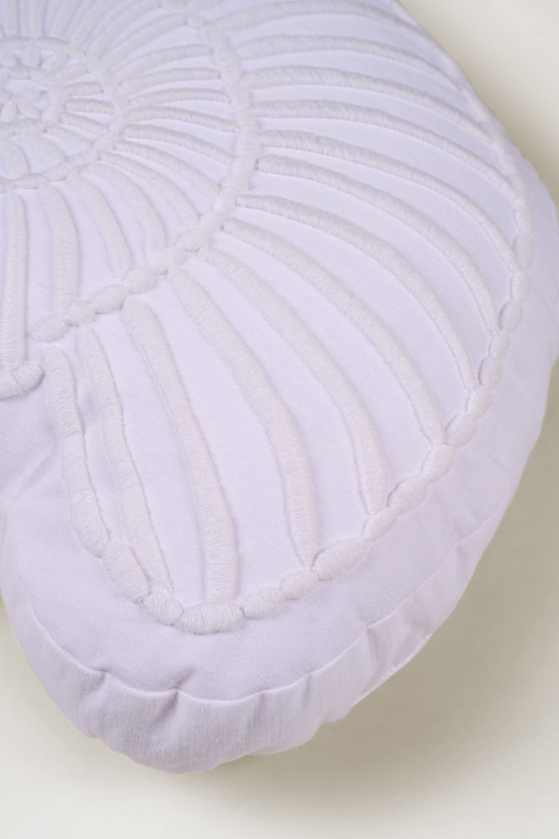 Koristetyyny valkoinen - 2