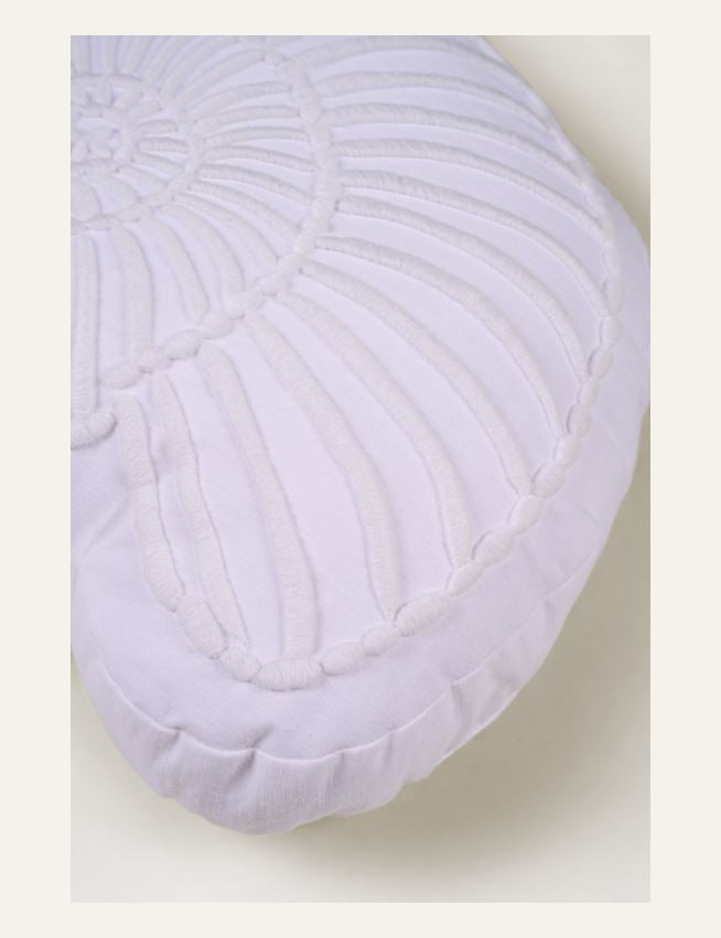 Koristetyyny valkoinen - 2