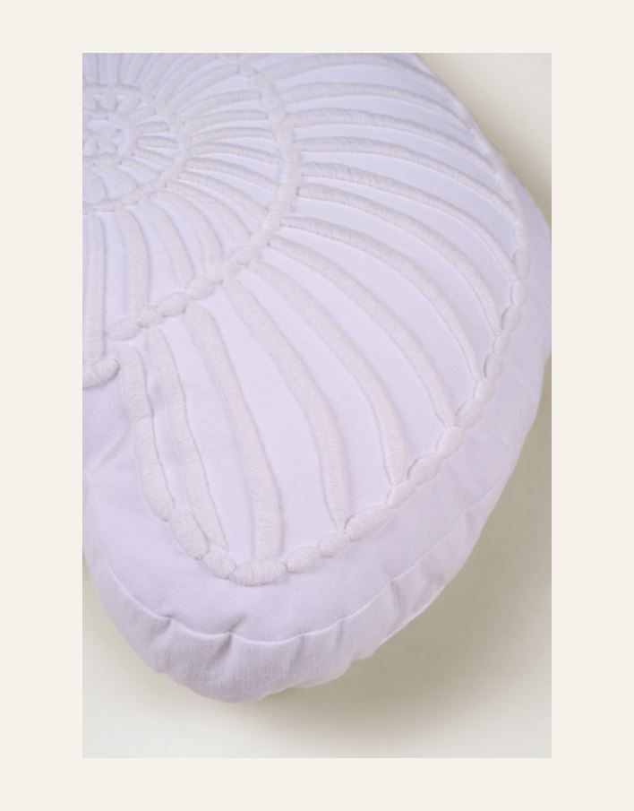 Koristetyyny valkoinen - 2