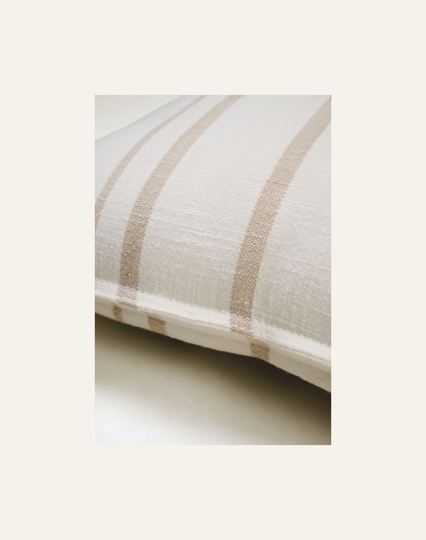 Koristetyyny beige - 3