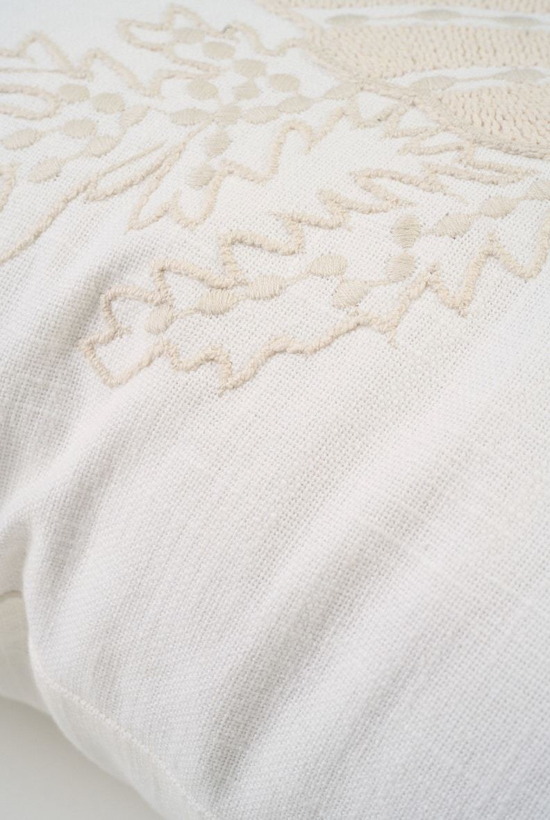 Koristetyyny valkoinen - 2