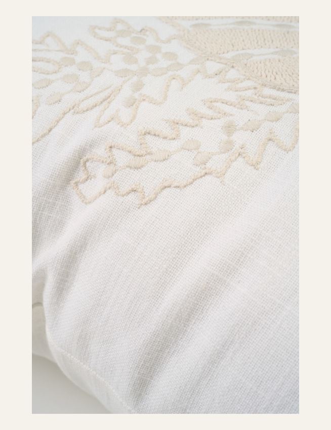 Koristetyyny valkoinen - 2