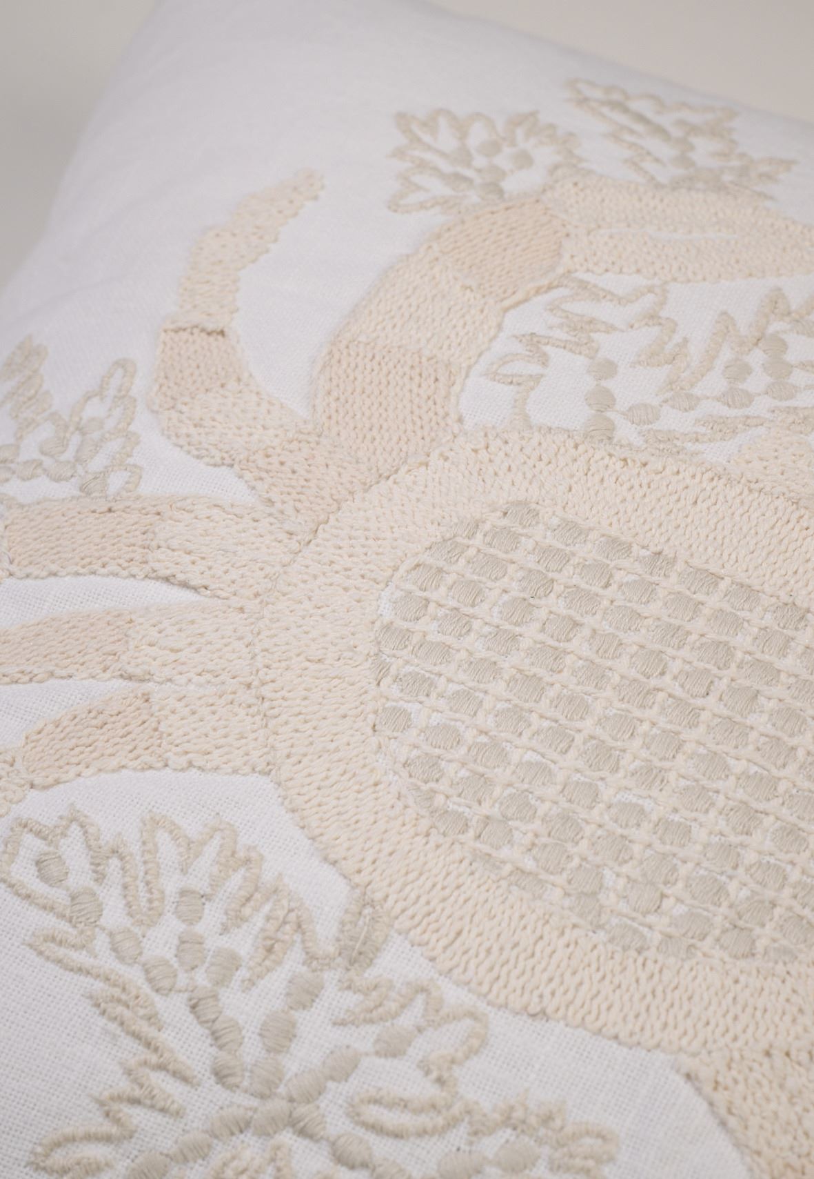 Koristetyyny valkoinen - 2