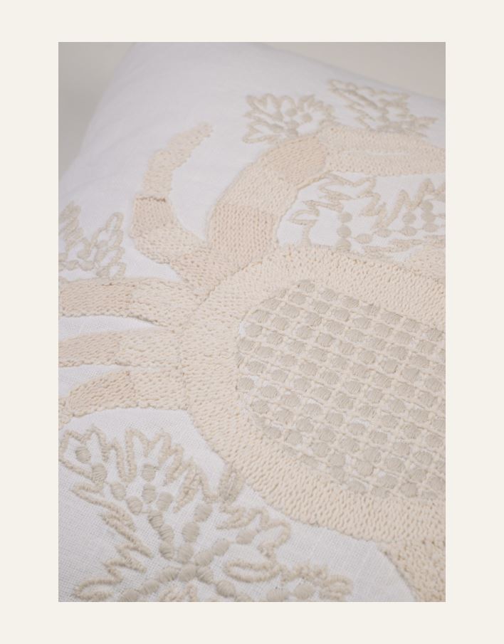 Koristetyyny valkoinen - 2