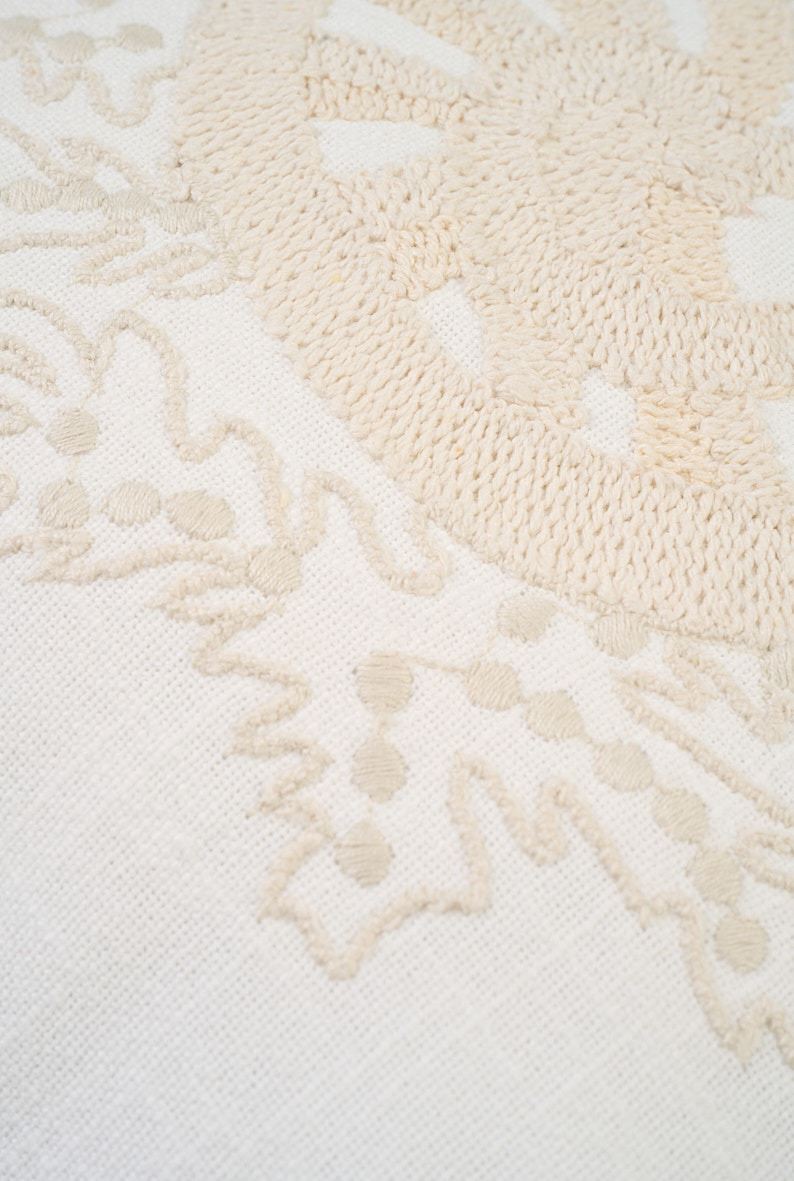 Koristetyyny valkoinen - 2