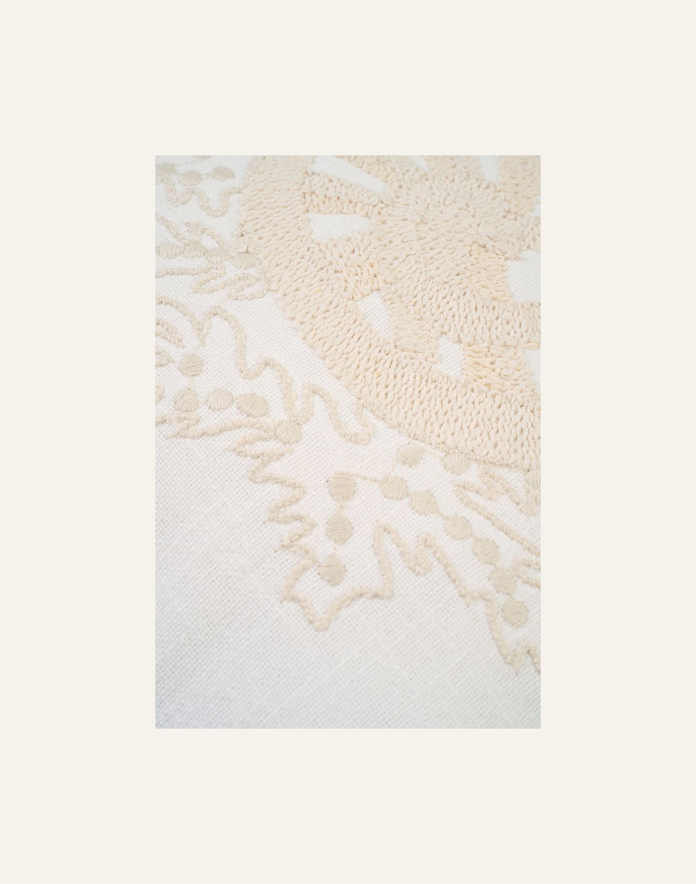 Koristetyyny valkoinen - 2