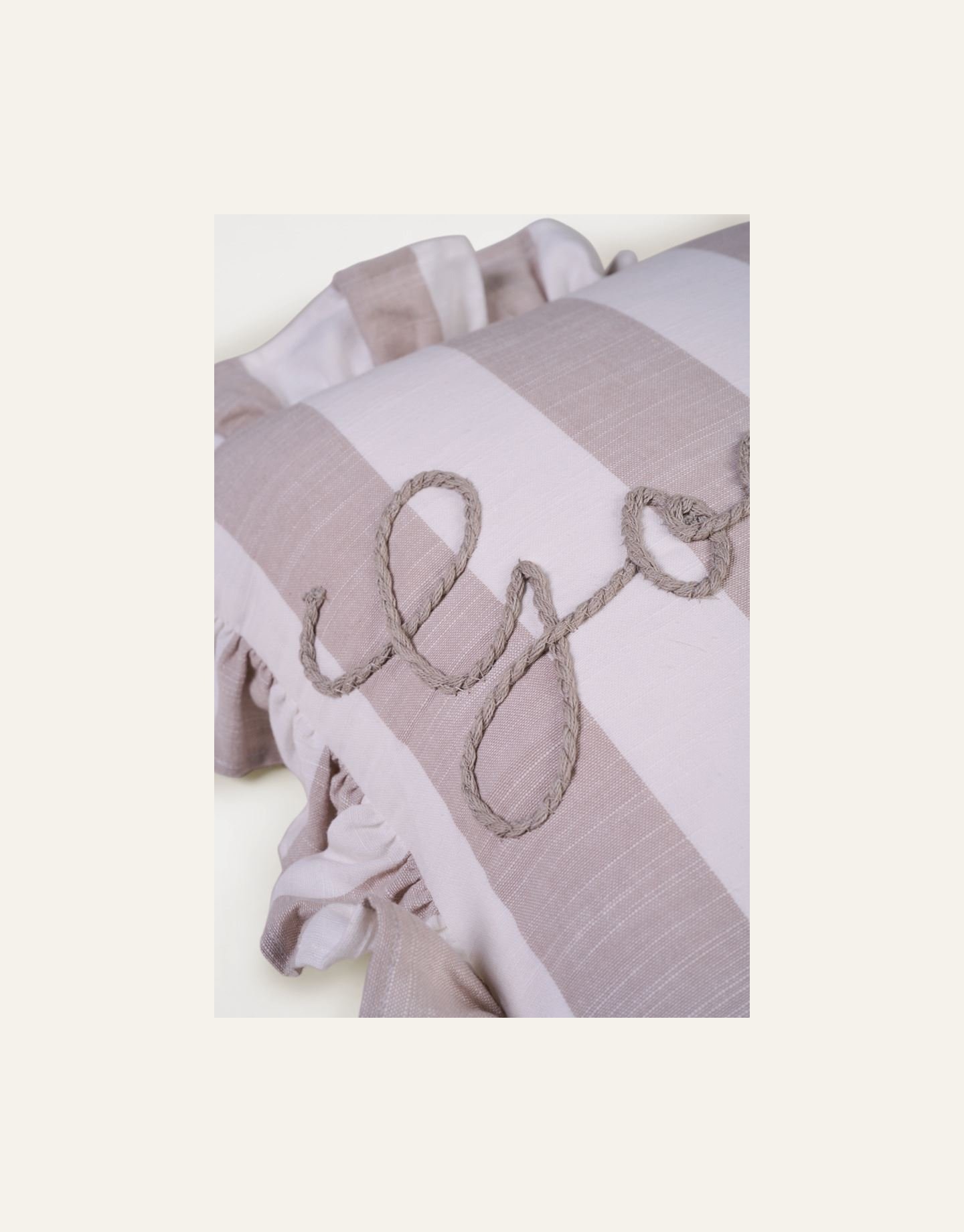 Koristetyyny beige - 3