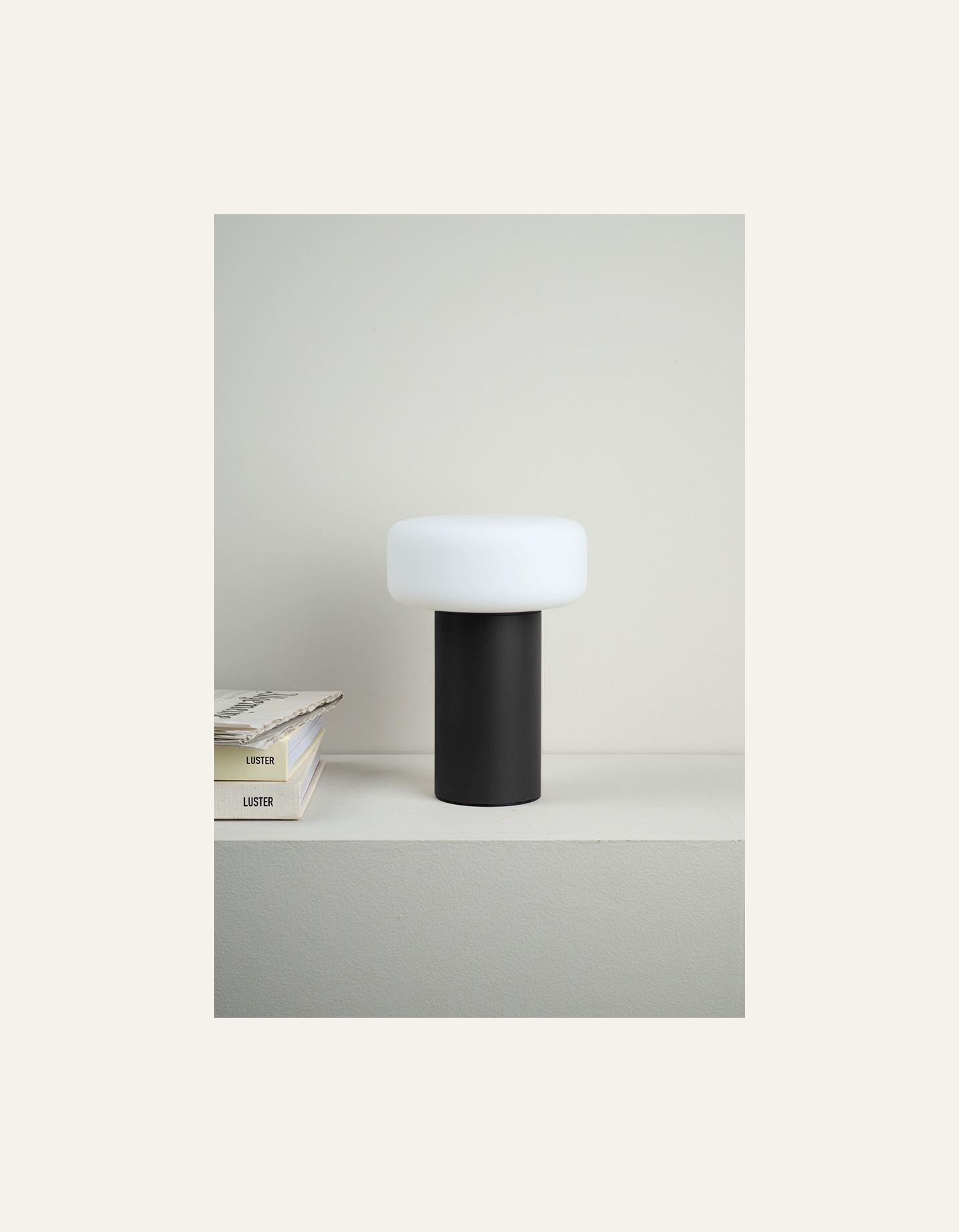 Ladattava pöytävalaisin musta - 2