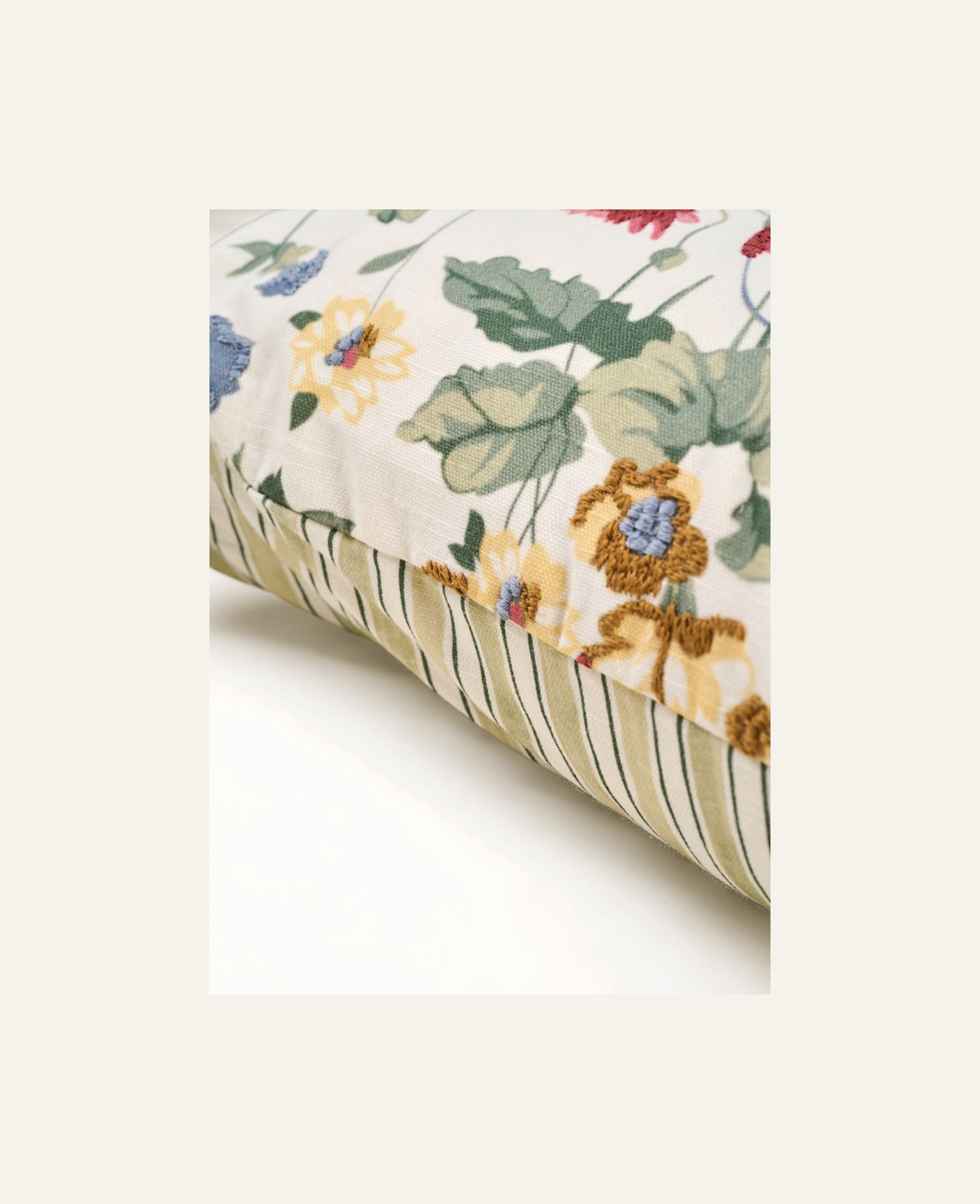 Koristetyyny moniväri - 4