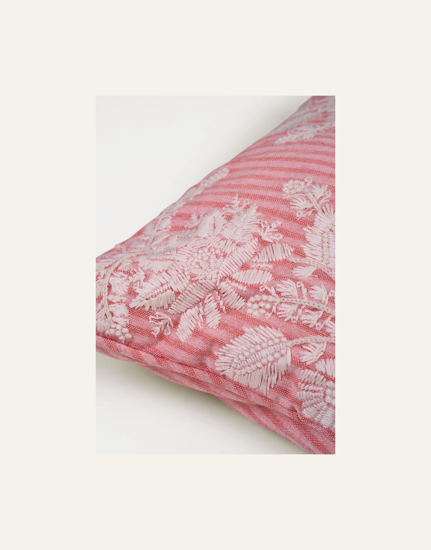 Koristetyyny moniväri - 2