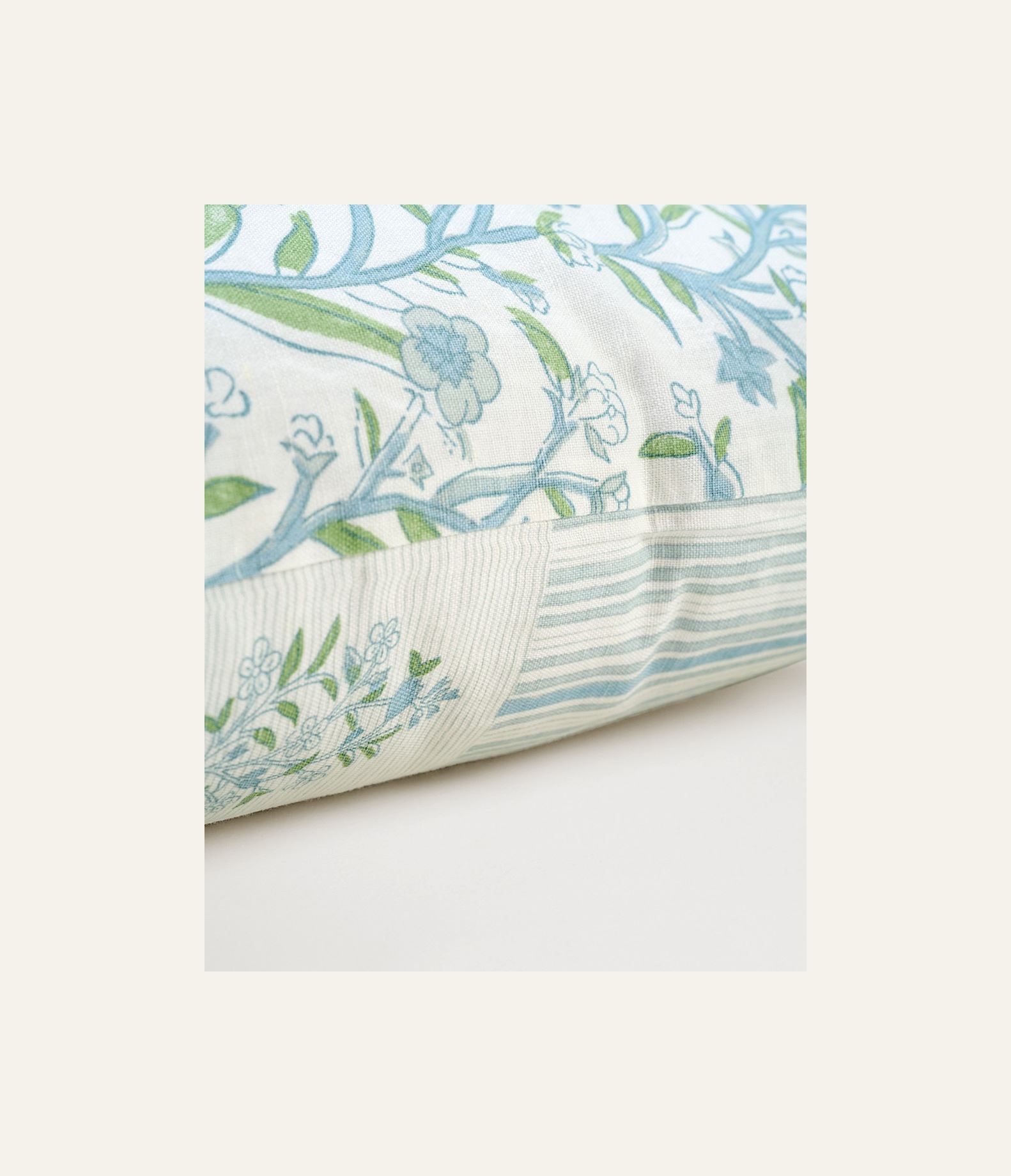 Koristetyyny moniväri - 2