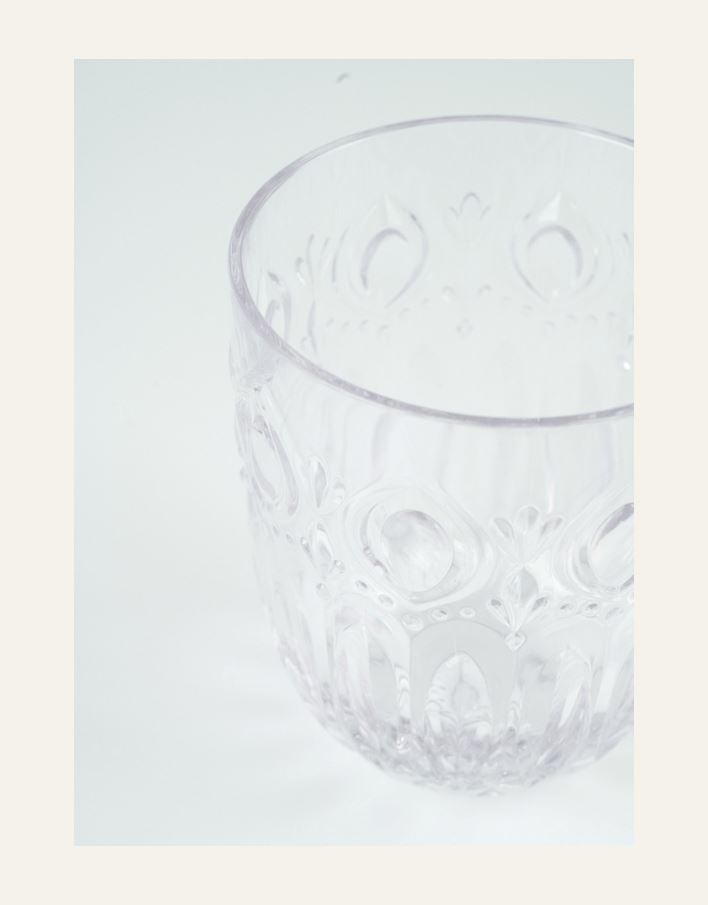 Lasi läpikuultava - 2