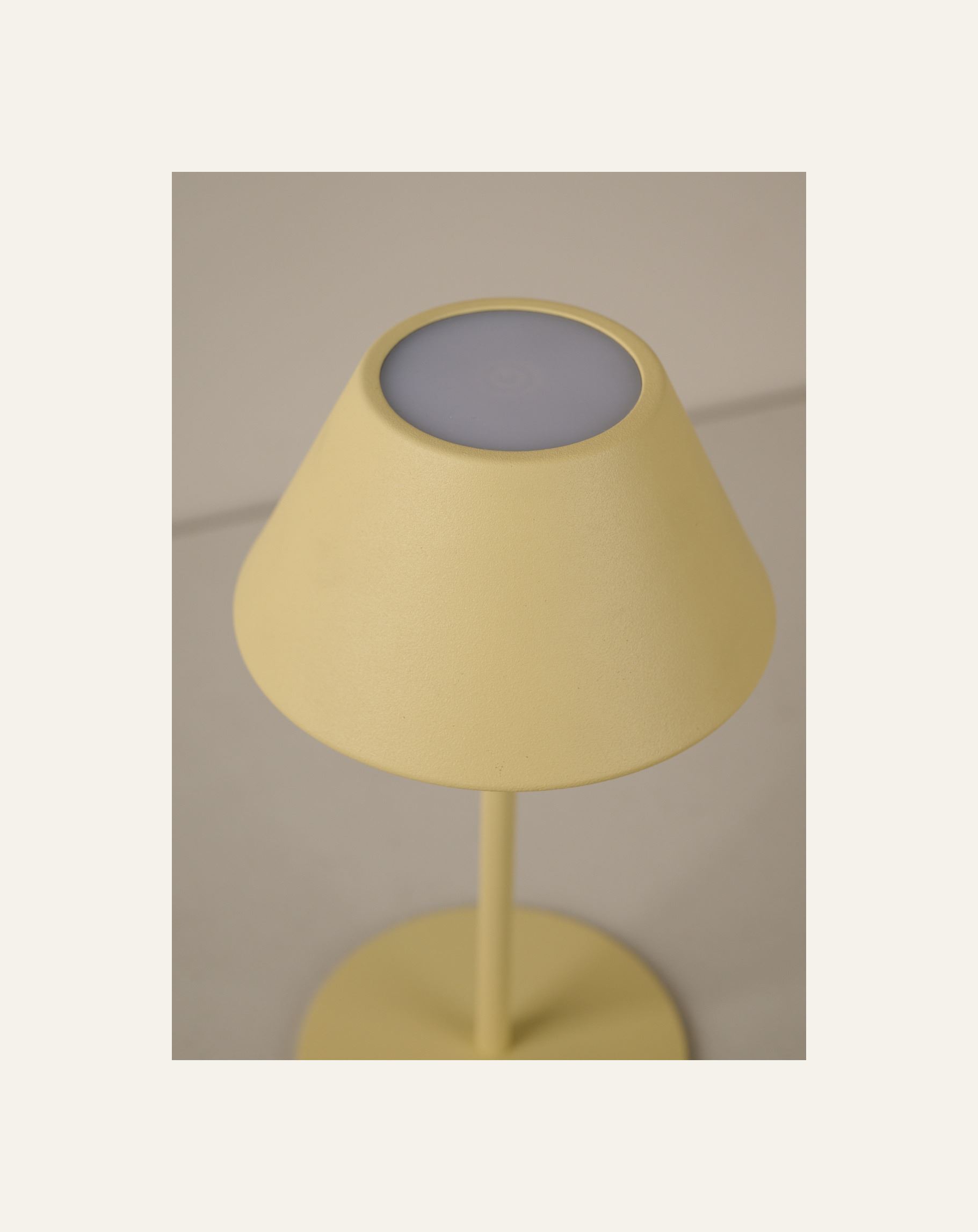 Ladattava pöytävalaisin vaaleankeltainen - 4