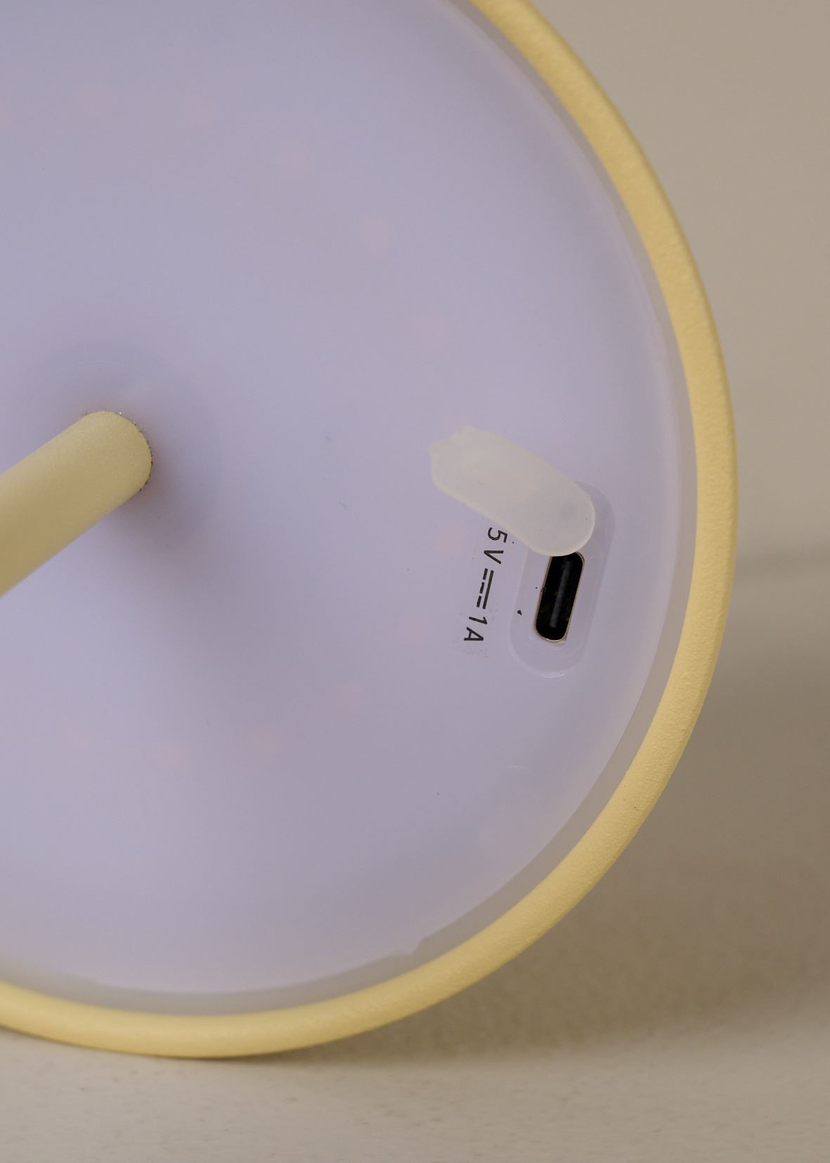 Ladattava pöytävalaisin vaaleankeltainen - 5