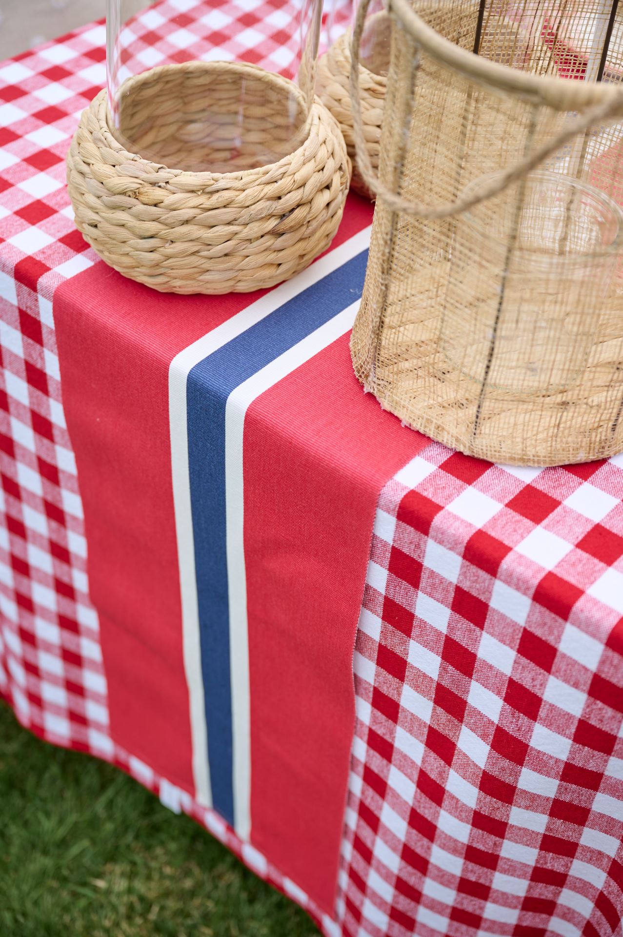 Pöytäliina punainen - 6