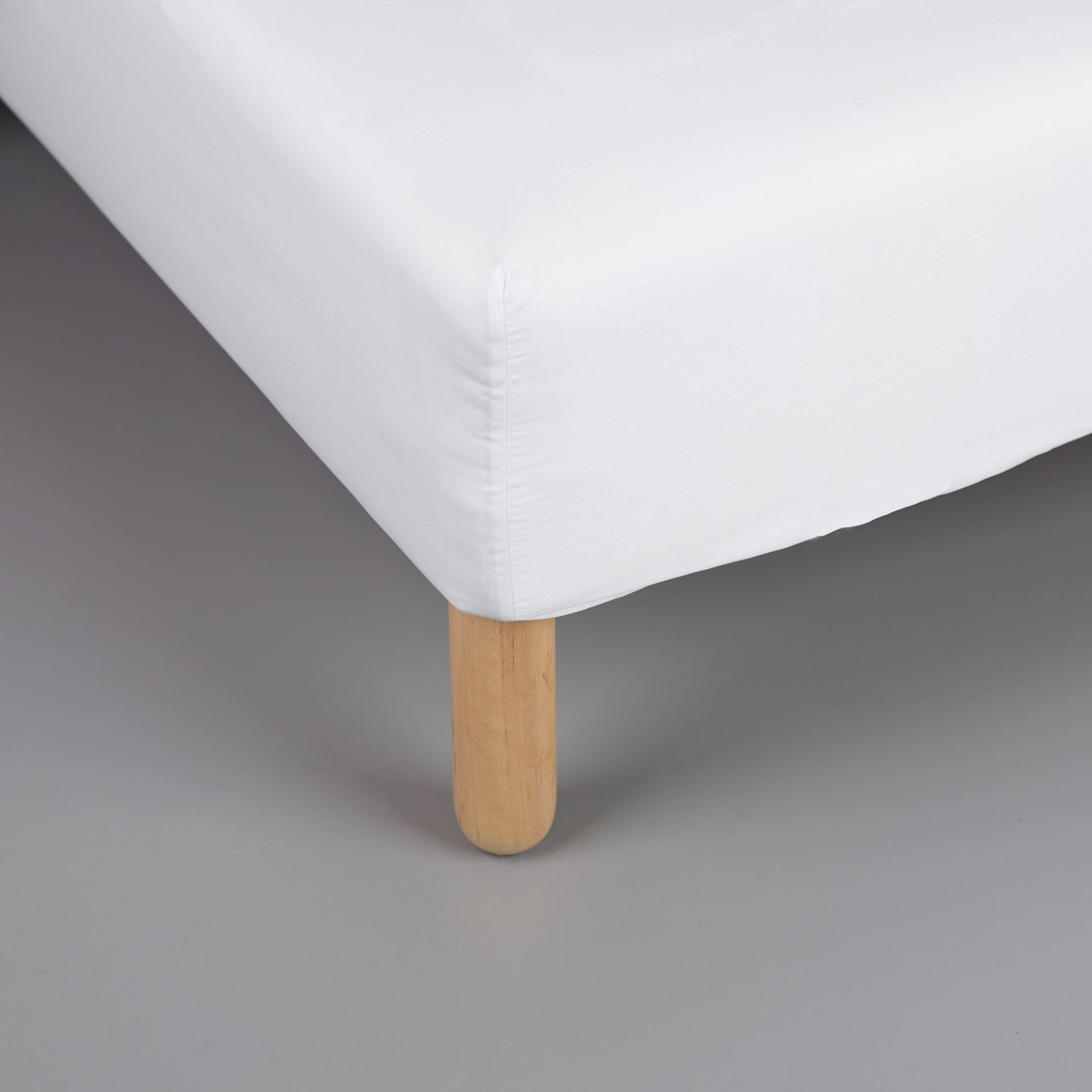 Muotoonommeltu aluslakana valkoinen - 2