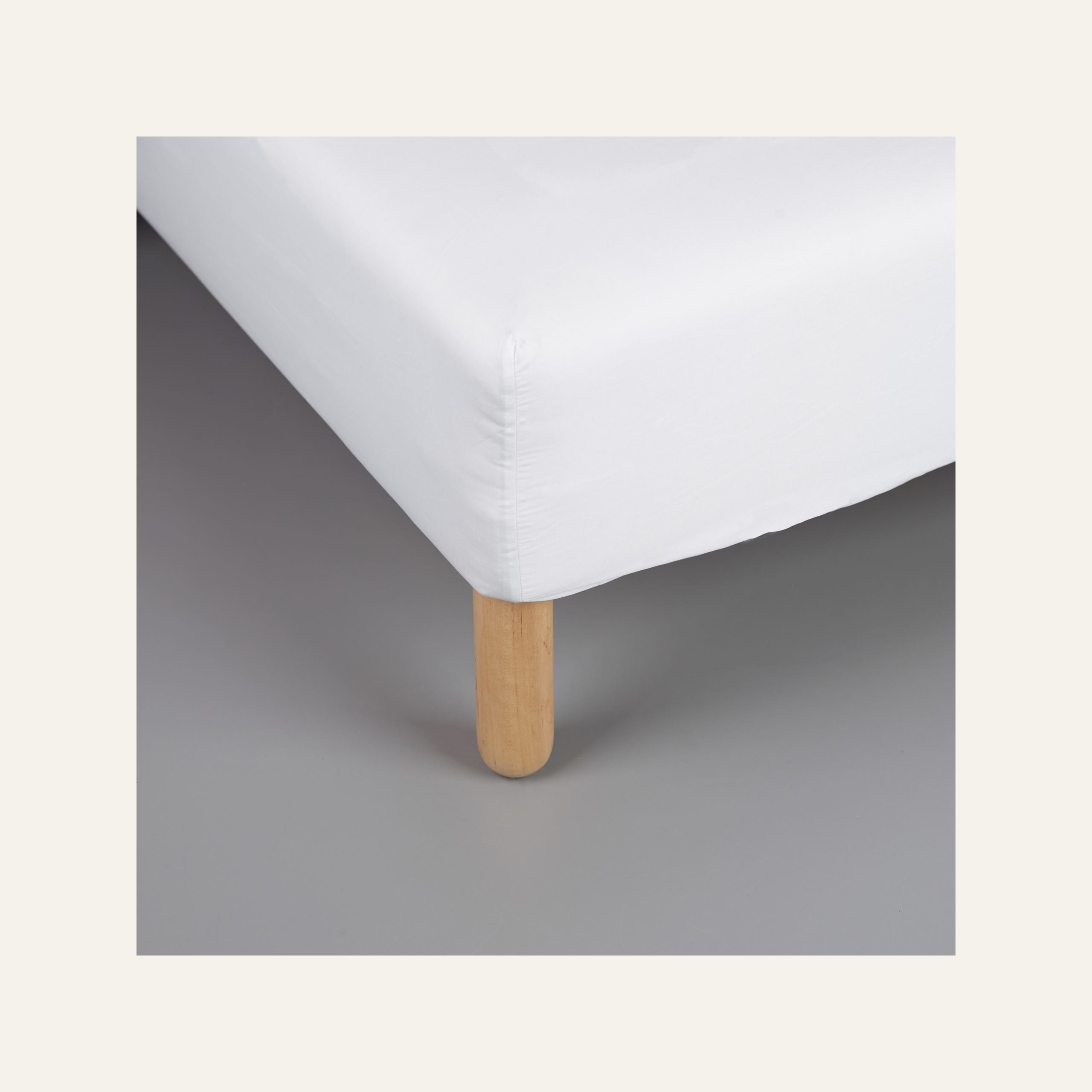 Muotoonommeltu aluslakana valkoinen - 2