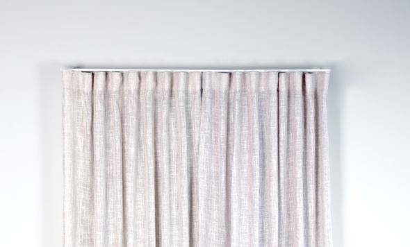 Liukuja narussa valkoinen - 2