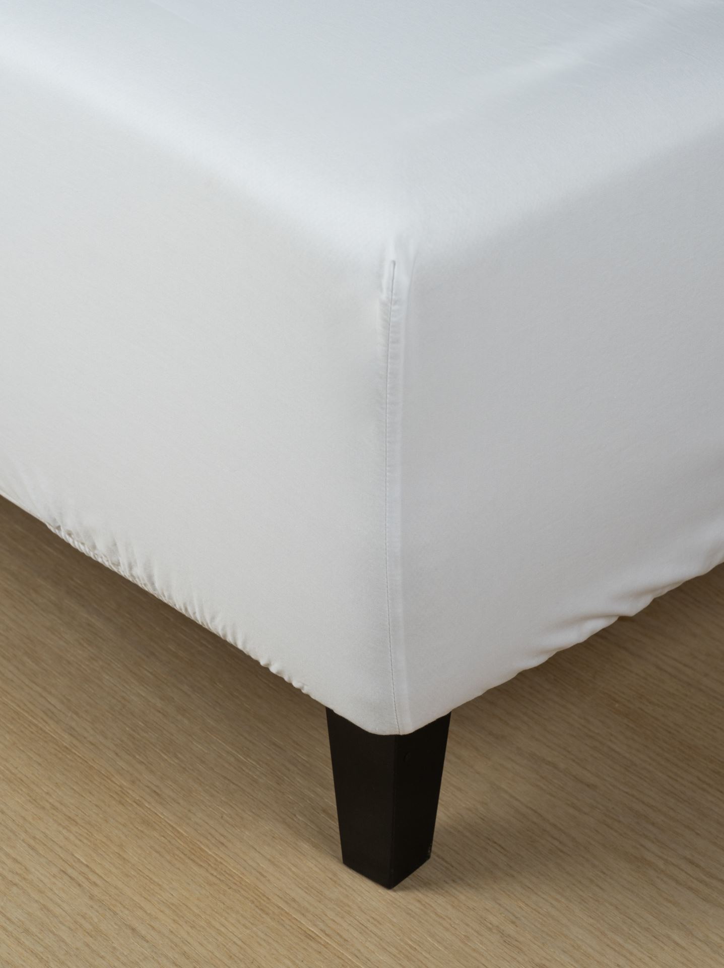Muotoonommeltu aluslakana valkoinen - 3