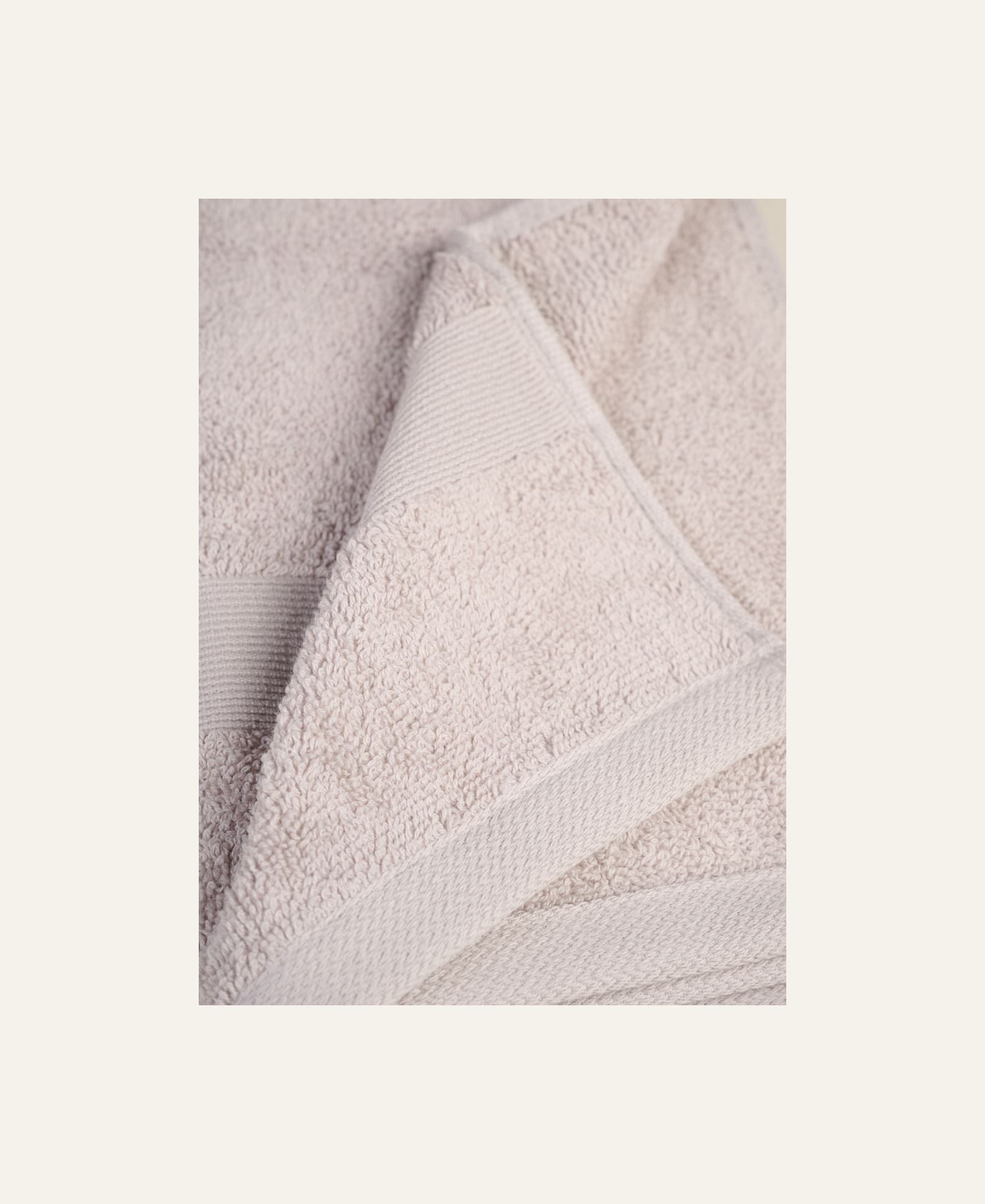 Pyyhe vaaleanharmaa - 2