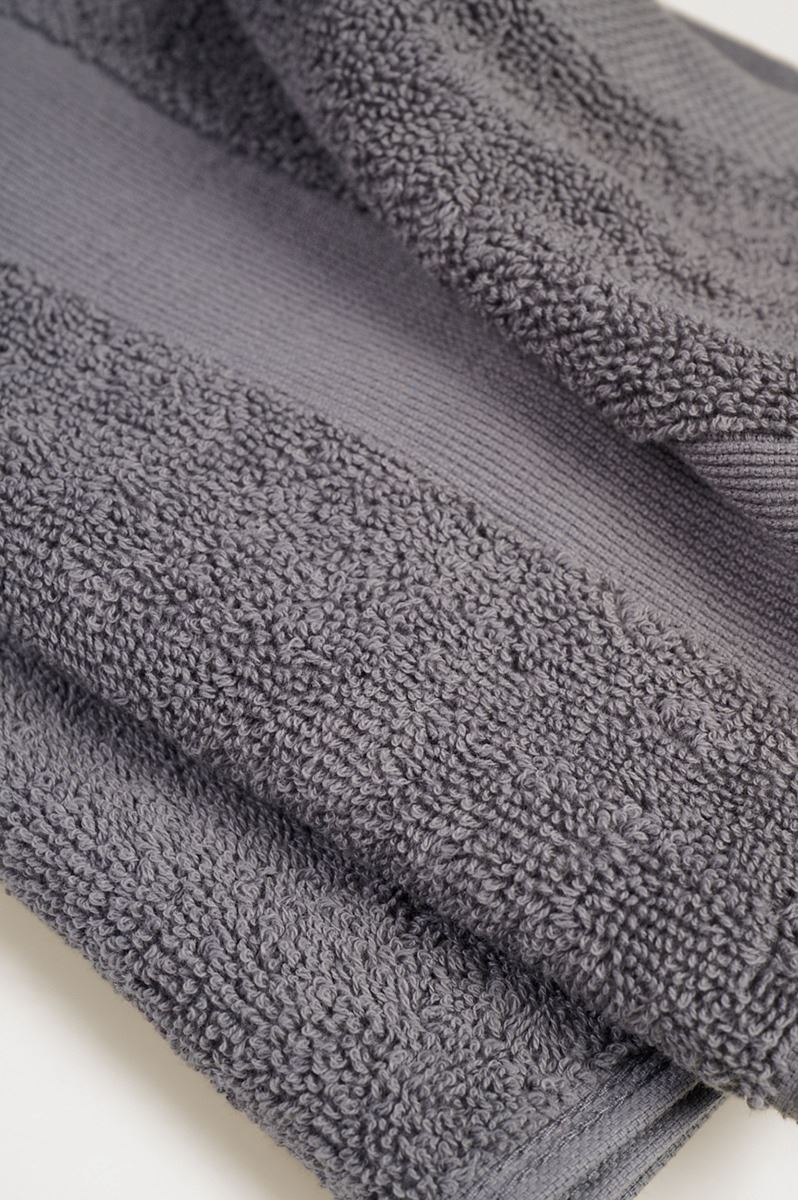 Pyyhe tummanharmaa - 3