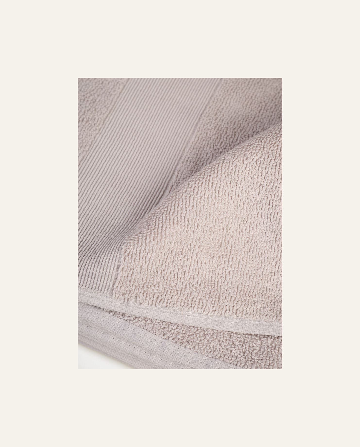 Pyyhe vaaleanharmaa - 4