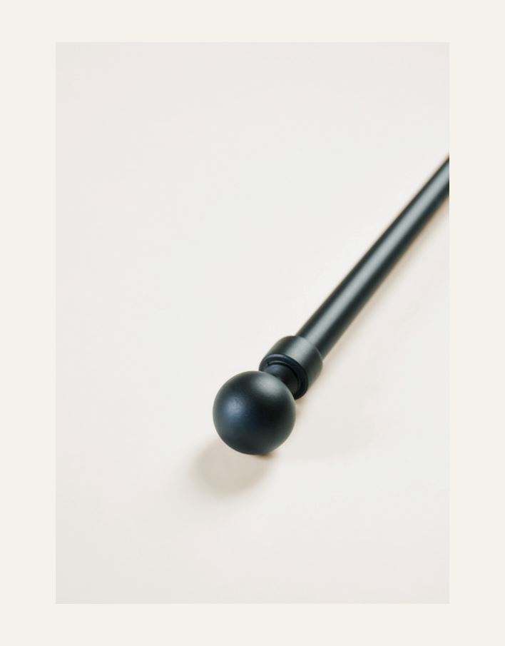 Kokonaisuus musta - 2