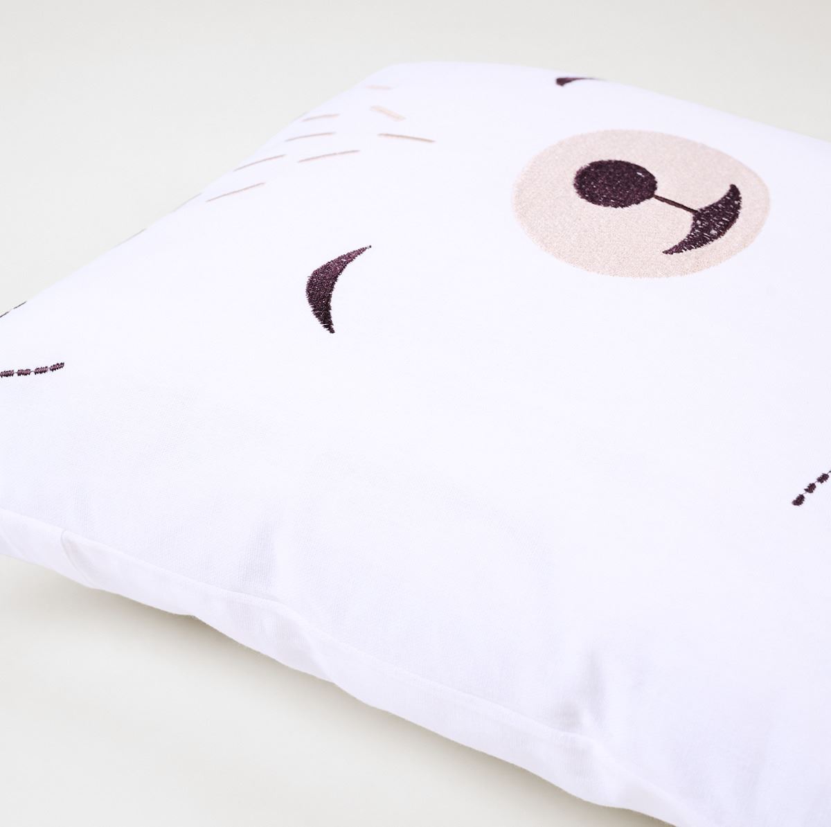 Koristetyyny valkoinen - 2