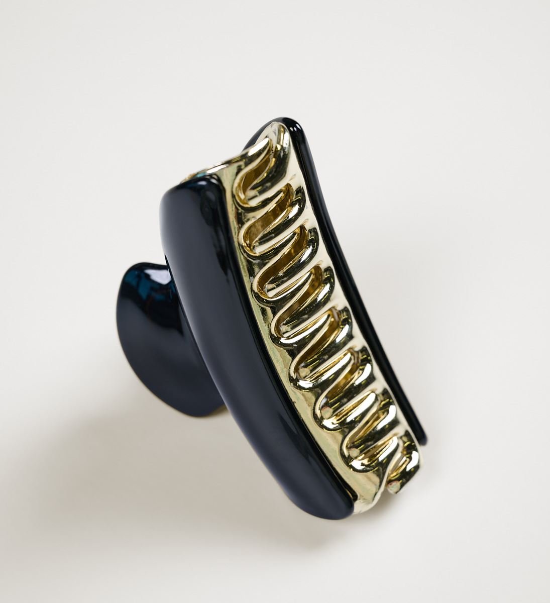 Hiusklipsi musta - 2