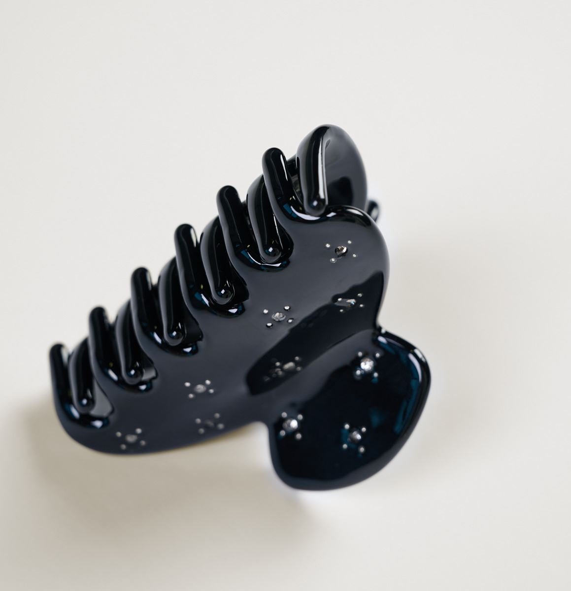 Hiusklipsi musta - 2