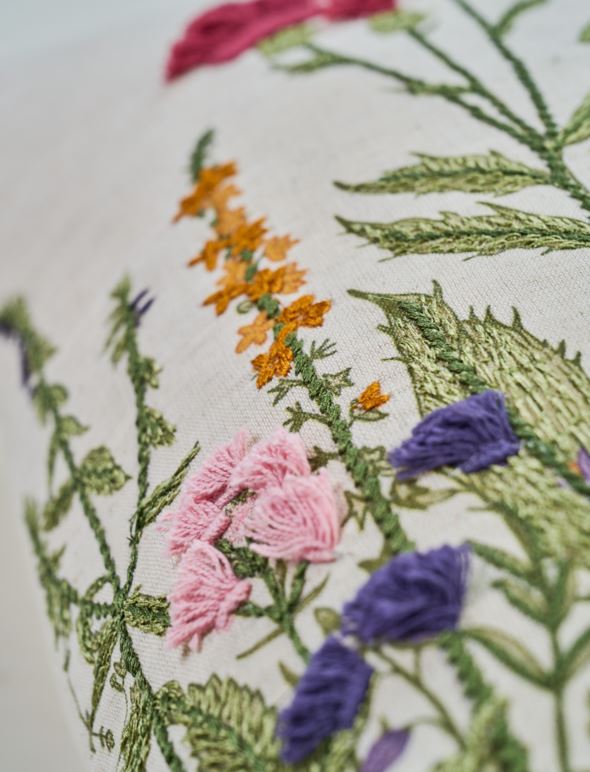 Koristetyyny luonnonvalkoinen - 2