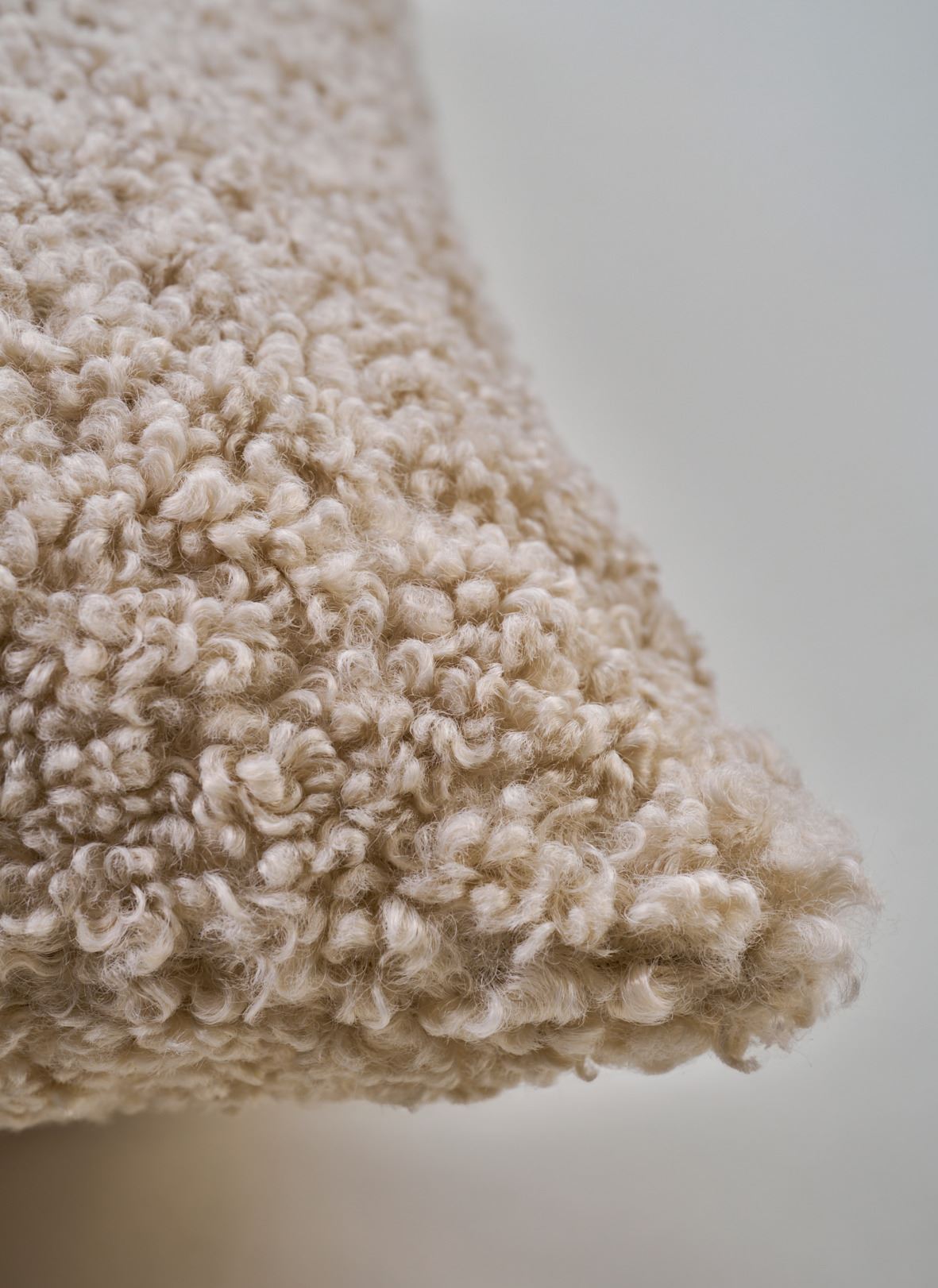 Koristetyyny beige - 2