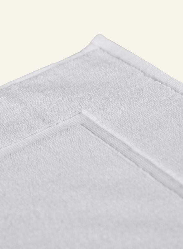 Kylpyhuoneenmatto valkoinen - 2