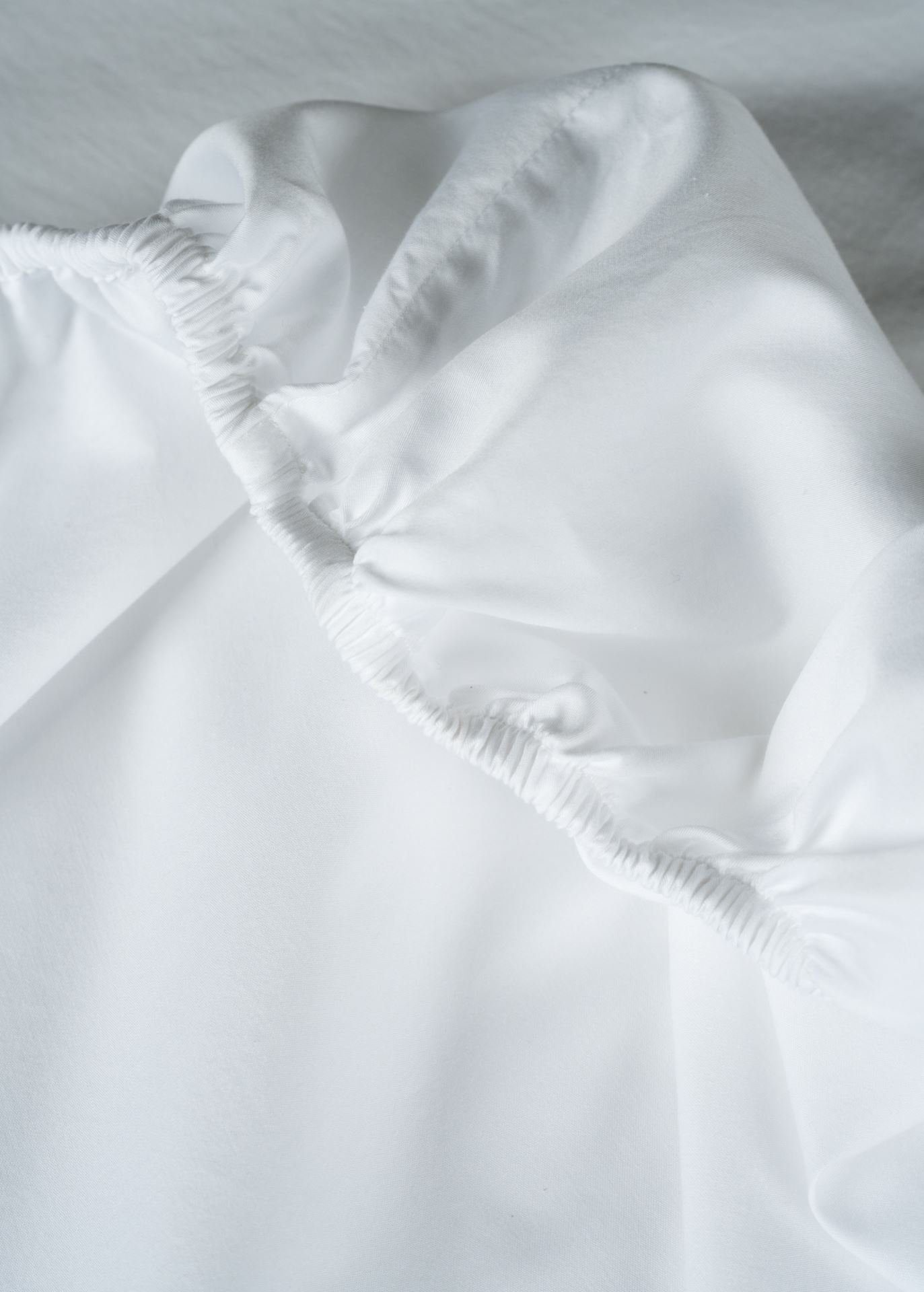 Muotoonommeltu aluslakana valkoinen - 2