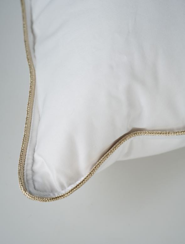 Keskikorkea untuvatyyny valkoinen - 3