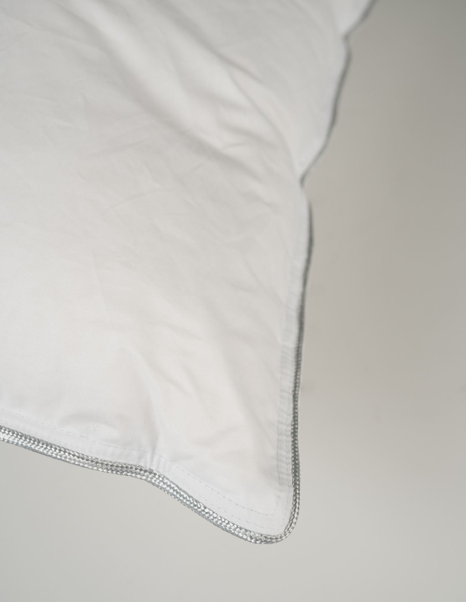 Matala untuvatyyny valkoinen - 2