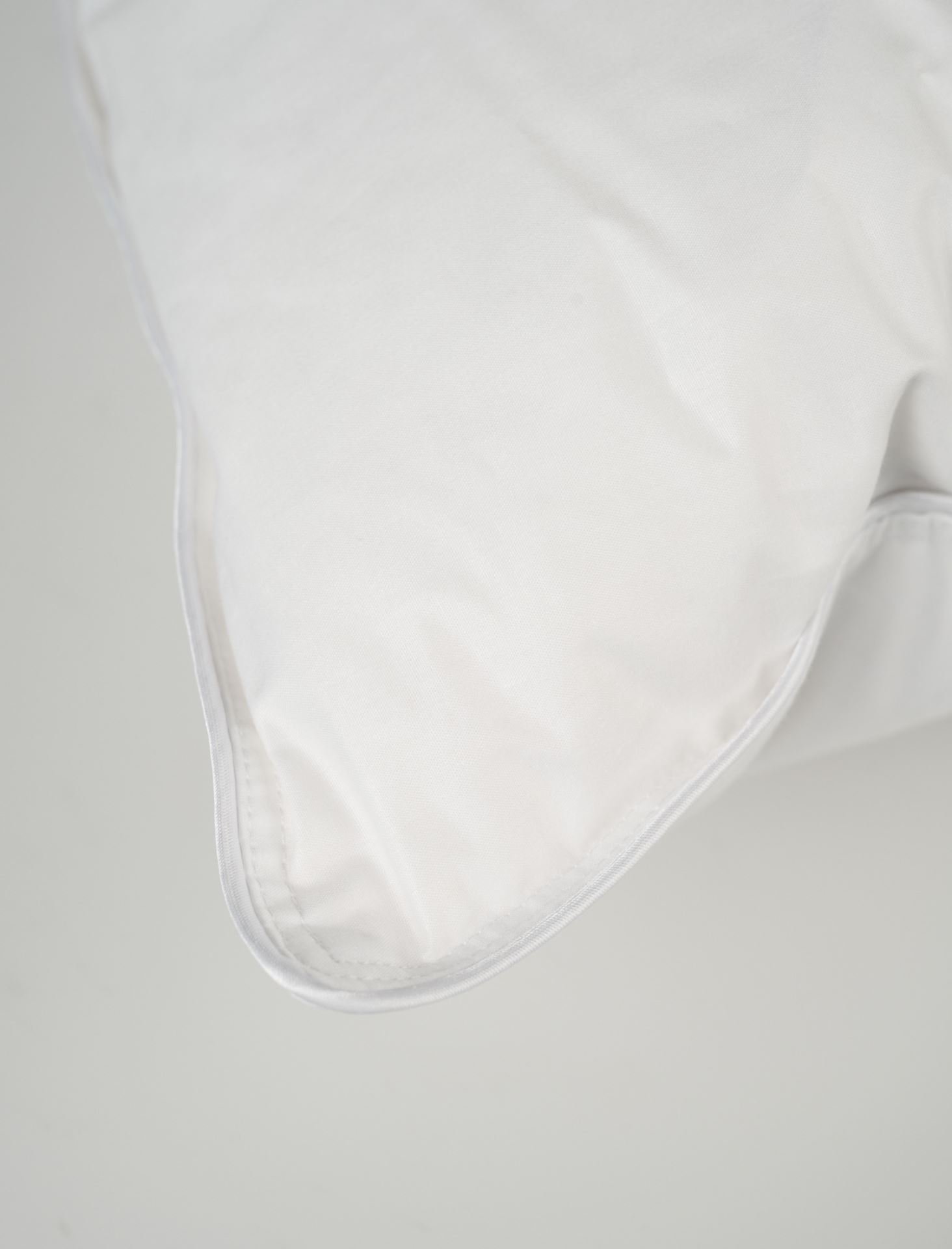 Keskikorkea untuva- ja höyhentyyny valkoinen - 3