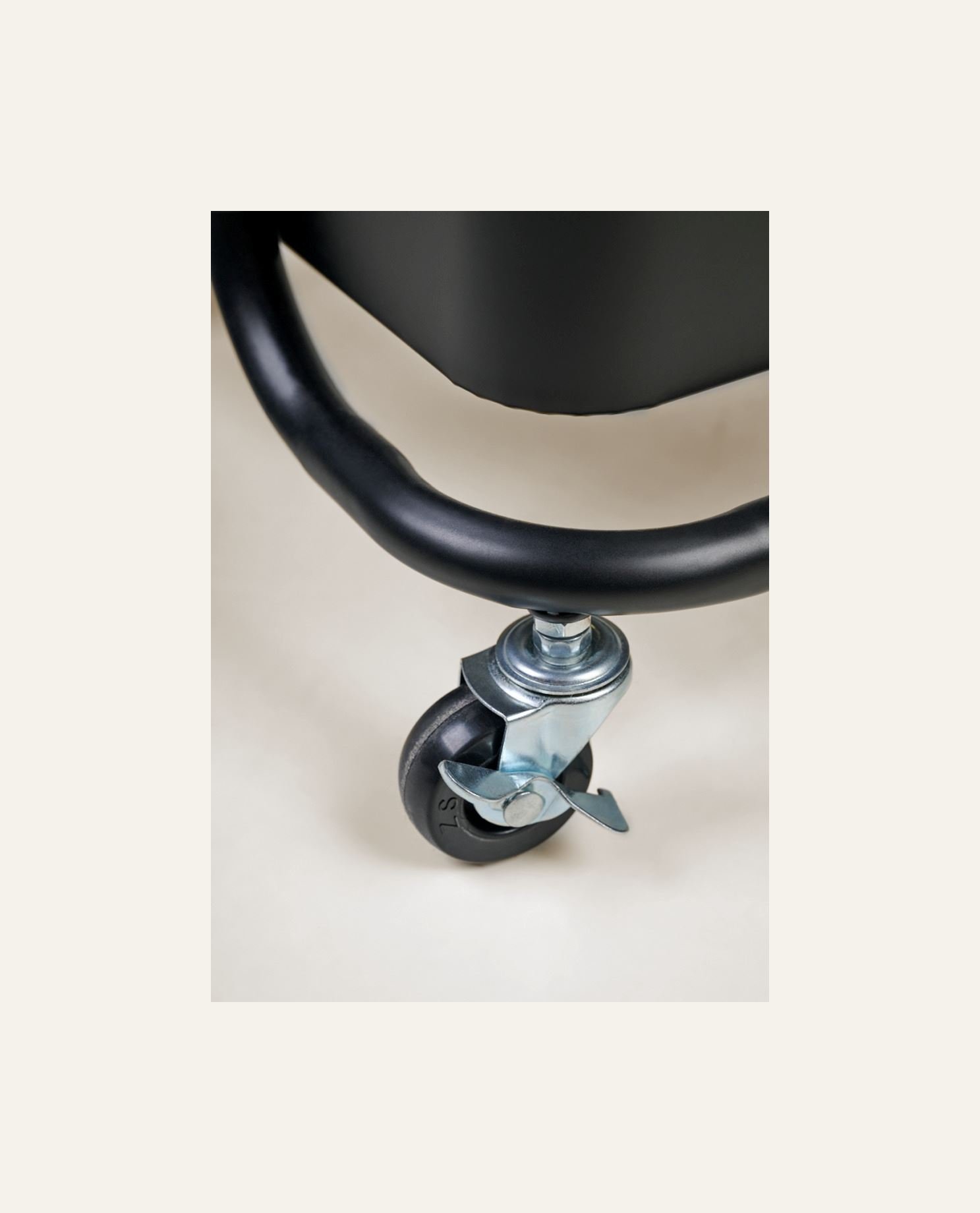 Tarjoiluvaunu musta - 4