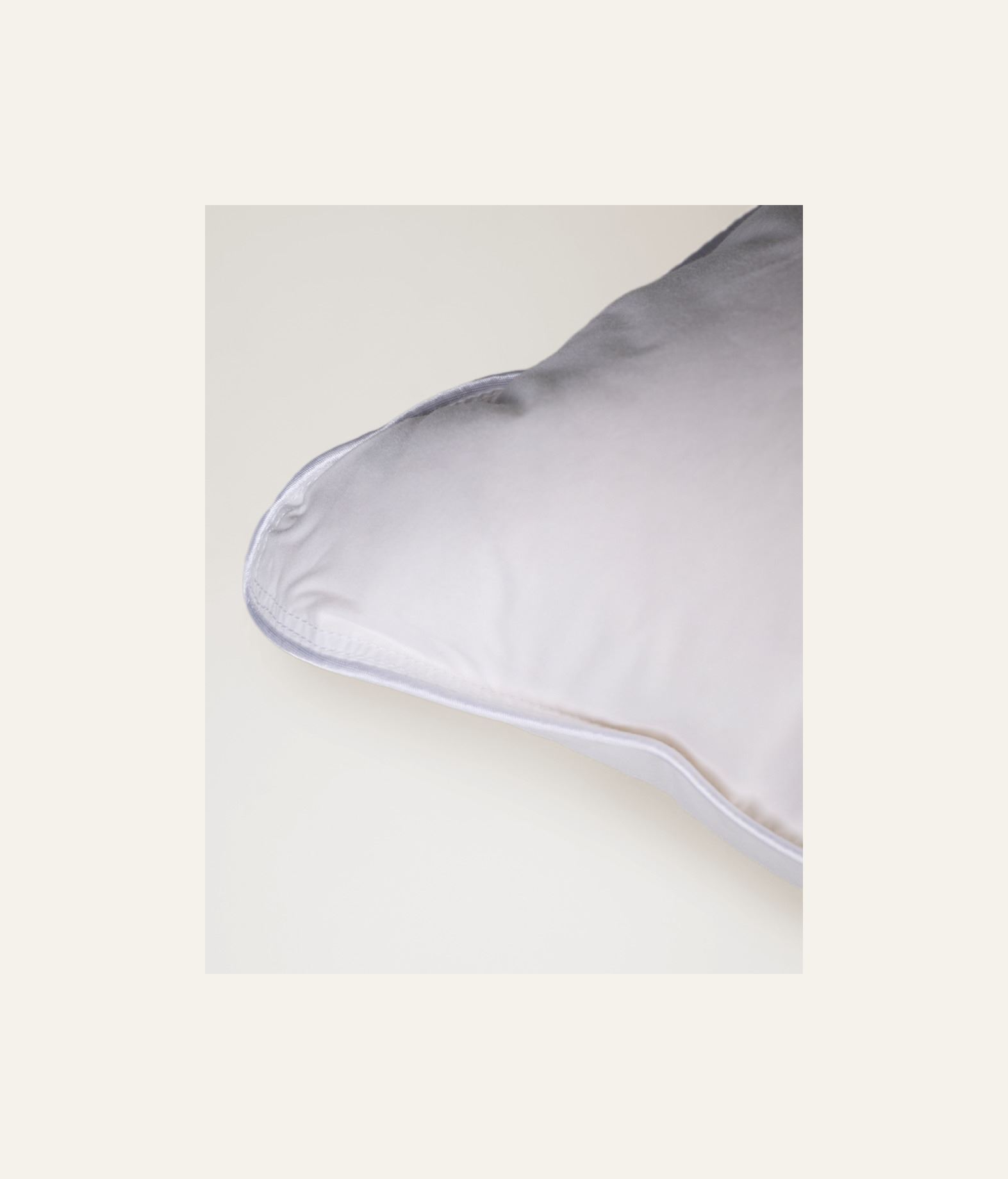 Keskikorkea untuvatyyny valkoinen - 5