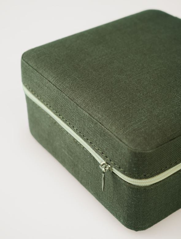 Korurasia vetoketjulla oliivinvihreä - 3