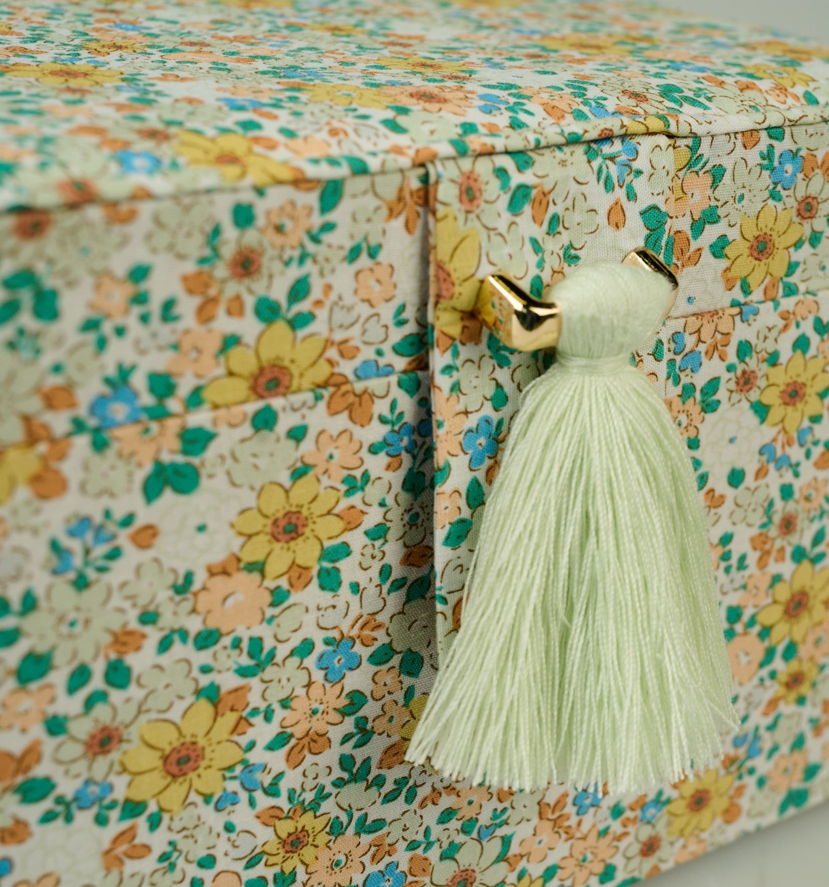 Korurasia moniväri - 4