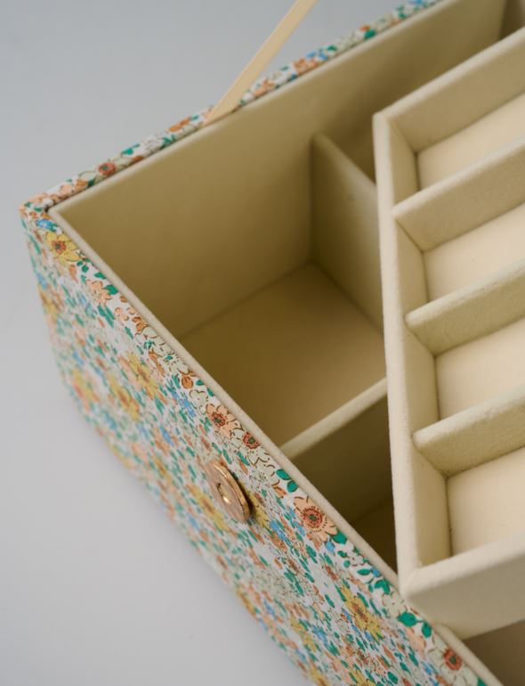 Korurasia moniväri - 3