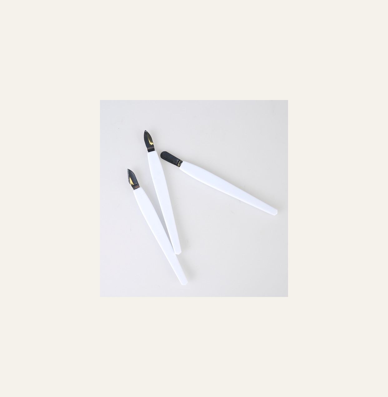 Kynsinauhojen työntäjä valkoinen - 2