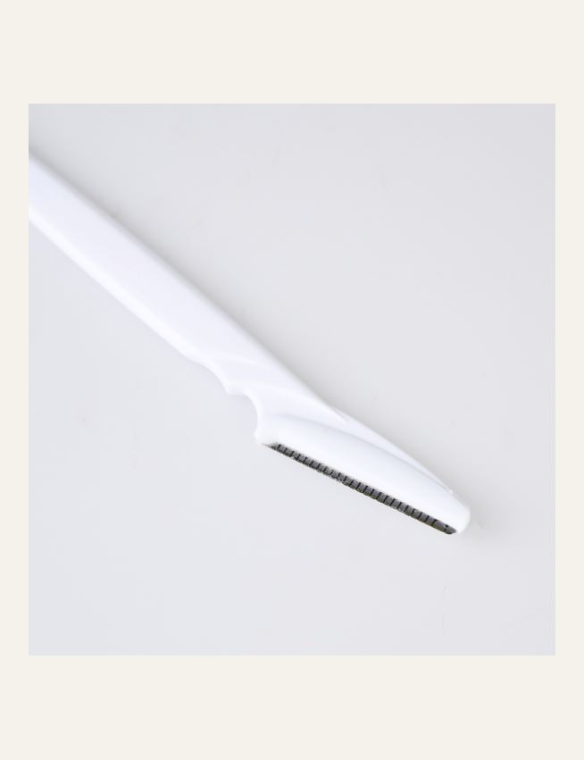 Kulmakarvaveitsi valkoinen - 2