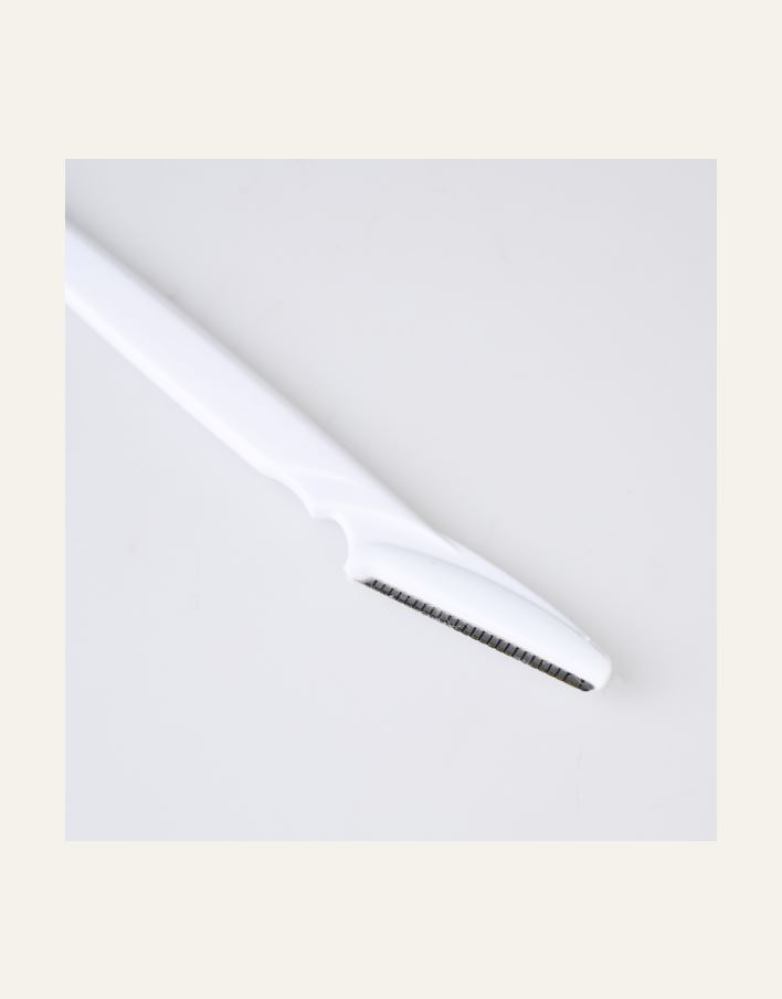 Kulmakarvaveitsi valkoinen - 2